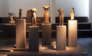 Các cổ vật trưng bày tại bảo tàng Điêu khắc Chăm Đà Nẵng